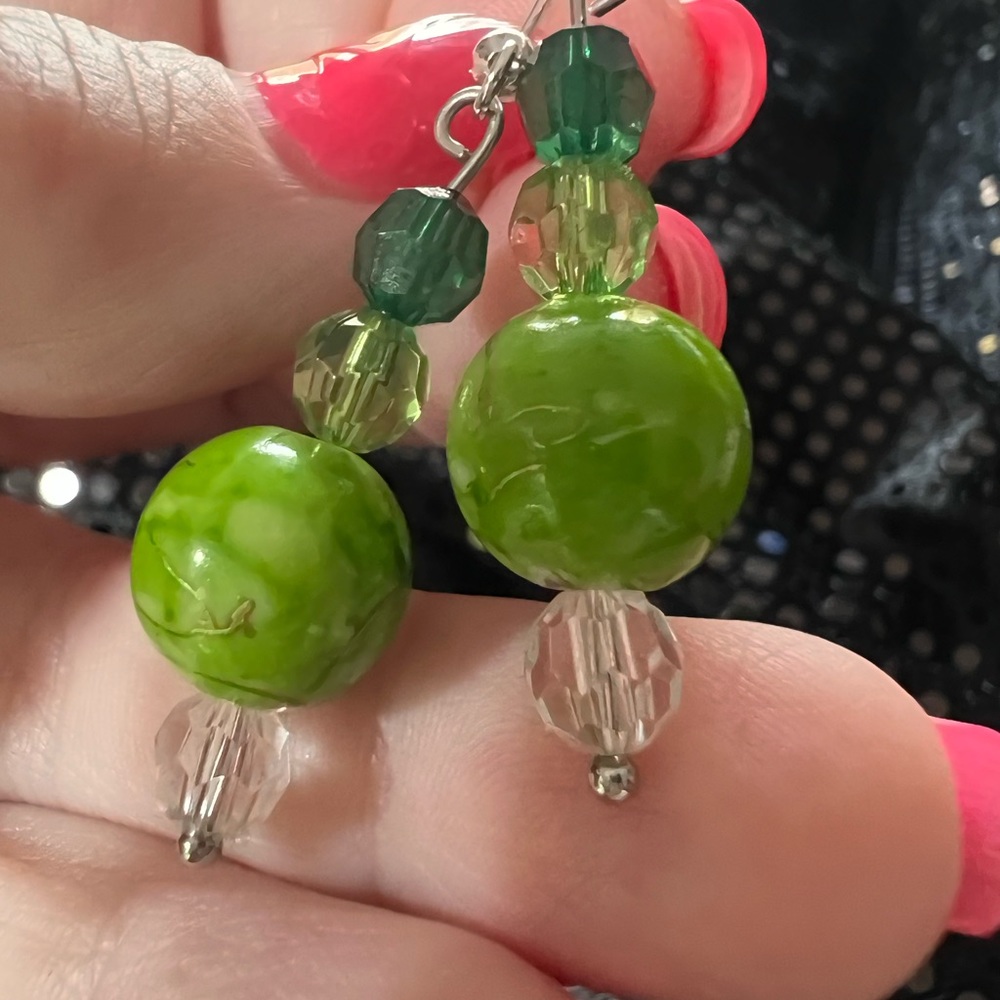 #29.  Pretty Green Earrings New